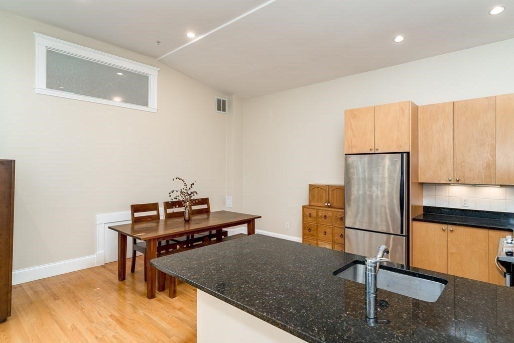 2 bed, 2 bath apartment for rent at 15 Valentine St Unit 15, Cambridgeport — photo 8 of 20