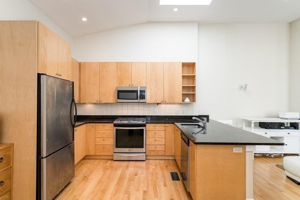 2 bed, 2 bath apartment for rent at 15 Valentine St Unit 15, Cambridgeport — photo 9 of 20