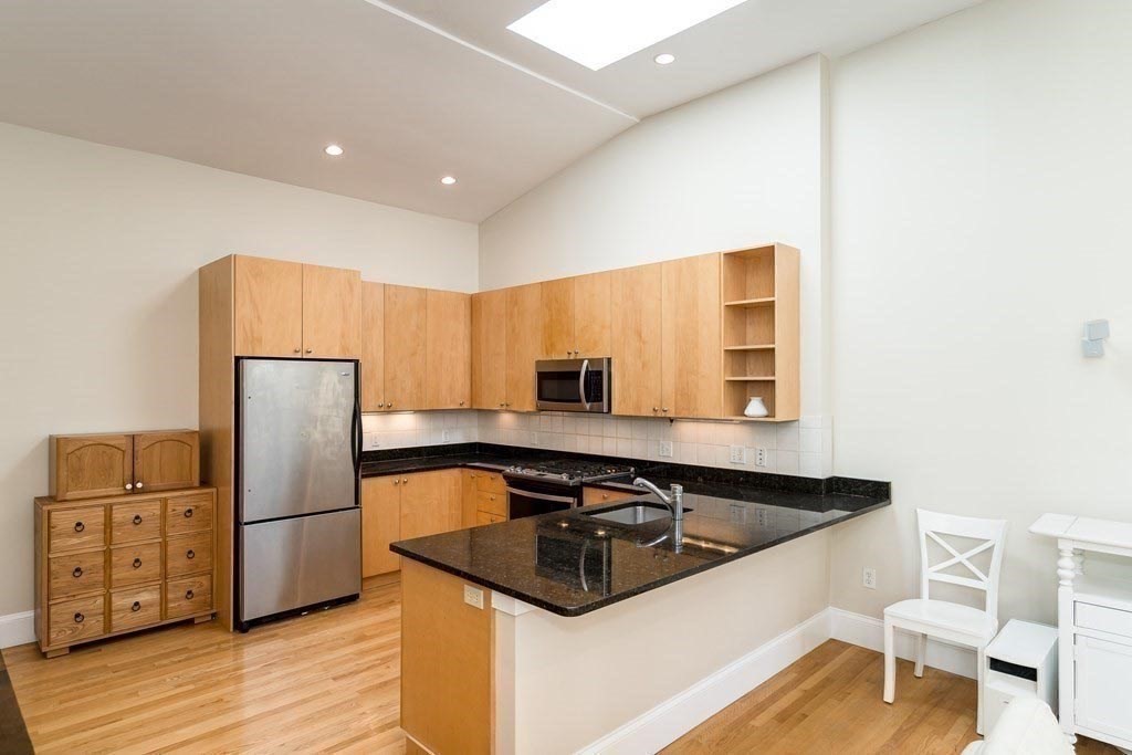 2 bed, 2 bath apartment for rent at 15 Valentine St Unit 15, Cambridgeport — photo 7 of 20