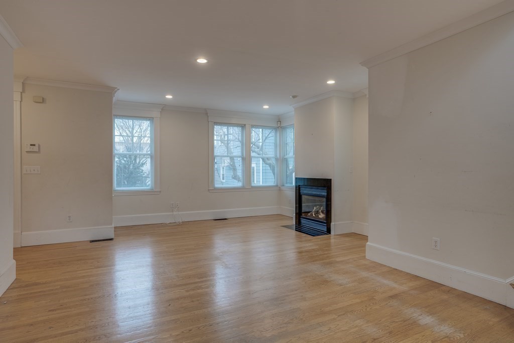 3 bed, 2 bath apartment for rent at 15 Valentine St Unit 3, Cambridgeport — photo 3 of 11