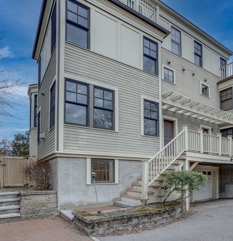 3 bed, 2 bath apartment for rent at 15 Valentine St Unit 3, Cambridgeport