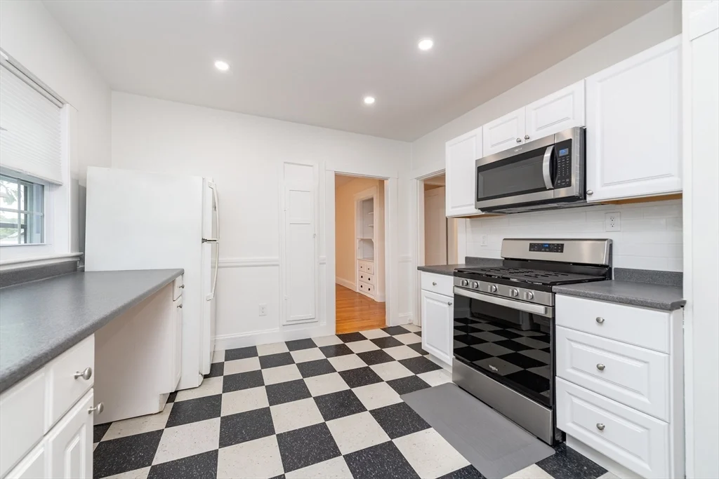 2 bed, 1 bath apartment for rent at 15 Vera Unit 1, Dorchester — photo 3 of 18