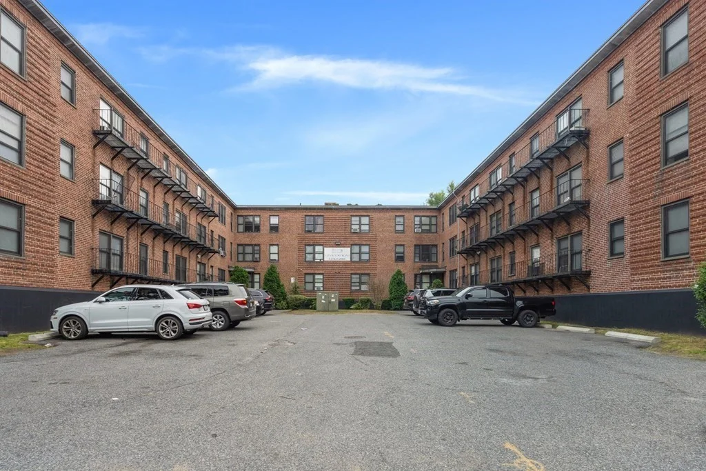 1 bed, 1 bath apartment for rent at 15 Victory Rd Unit 41, Dorchester — photo 8 of 9