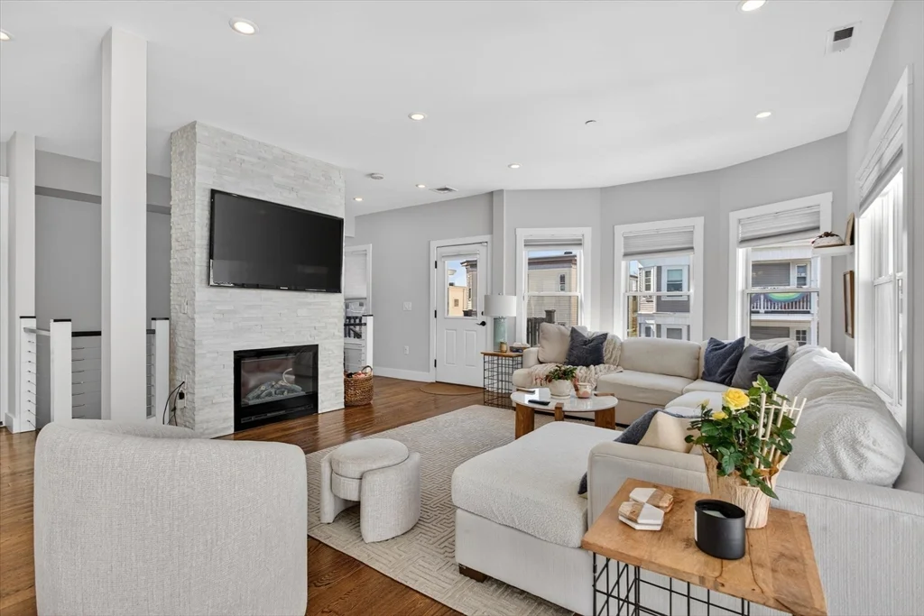 2 bed, 2 bath apartment for rent at 15 W Bellflower St Unit 3, South Boston — photo 4 of 23