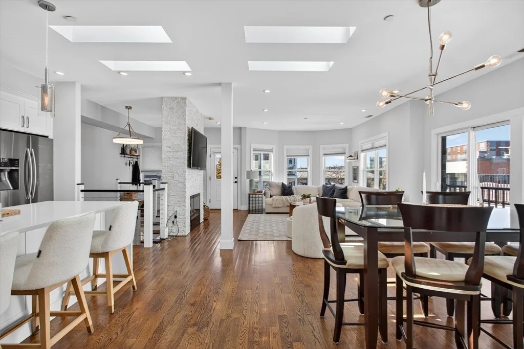 2 bed, 2 bath apartment for rent at 15 W Bellflower St Unit 3, South Boston — photo 8 of 23