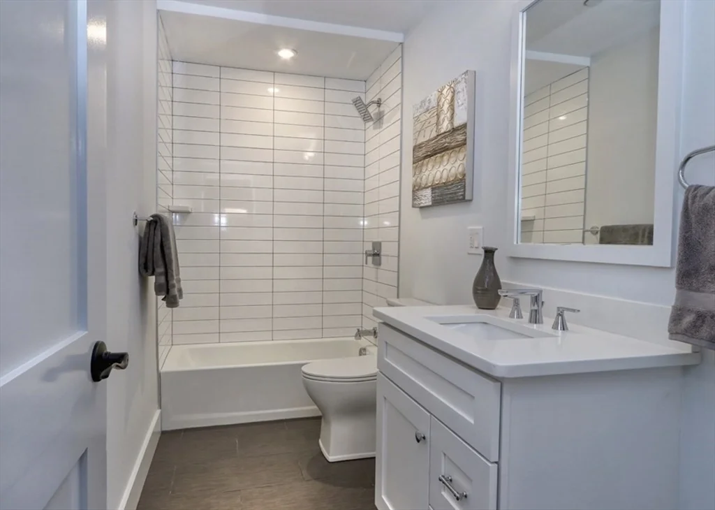 4 bed, 3 bath apartment for rent at 15 W Bellflower Unit 1, Dorchester — photo 6 of 22