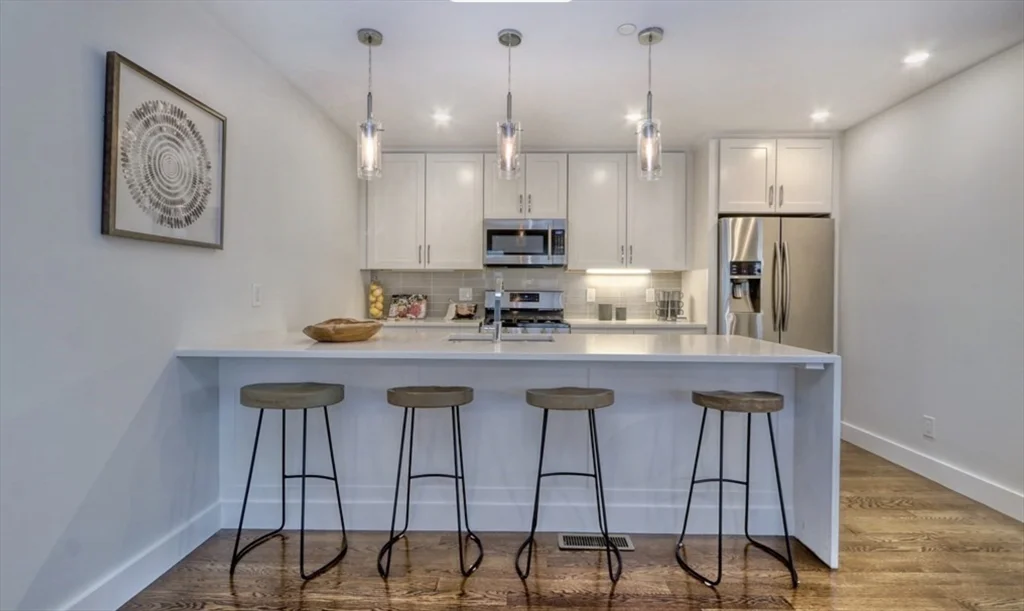 4 bed, 3 bath apartment for rent at 15 W Bellflower Unit 1, Dorchester — photo 5 of 22