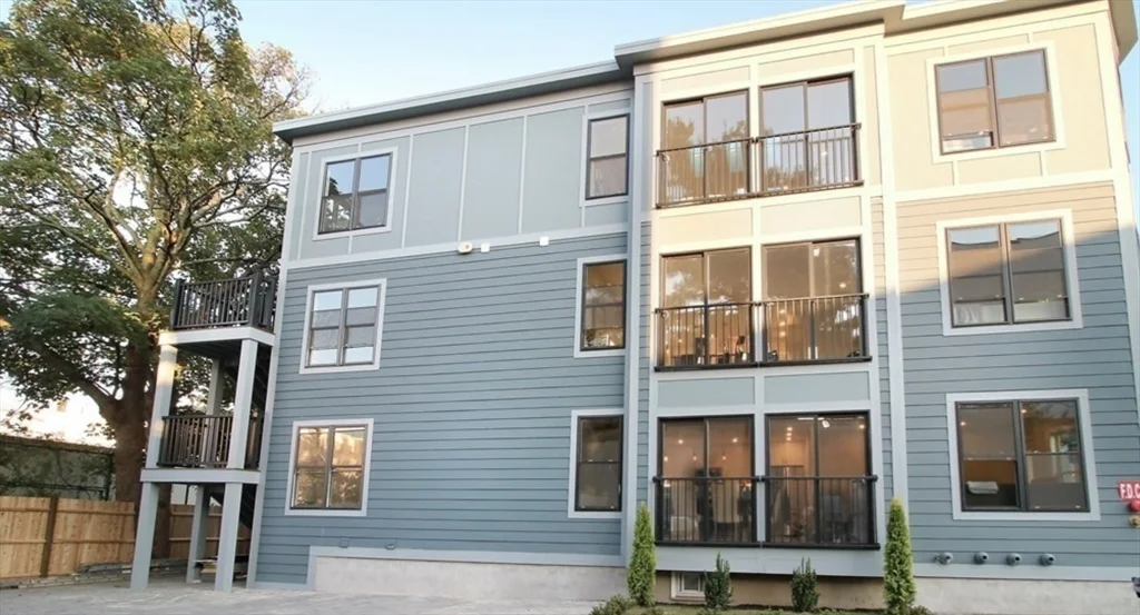 4 bed, 3 bath apartment for rent at 15 W Bellflower Unit 1, Dorchester — photo 21 of 22