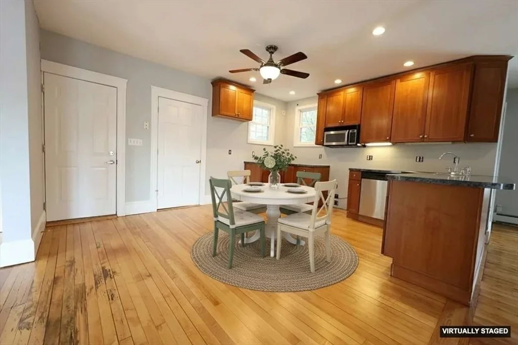 4 bed, 1 bath apartment for rent at 15 Warren Unit 2, Stoneham — photo 5 of 25