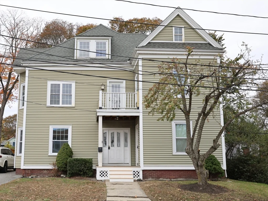 4 bed, 1 bath apartment for rent at 15 Warren Unit 2, Stoneham — photo 1 of 25