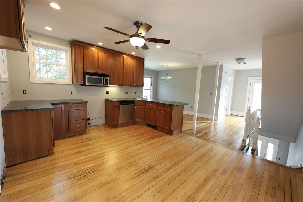 4 bed, 1 bath apartment for rent at 15 Warren Unit 2, Stoneham — photo 4 of 25