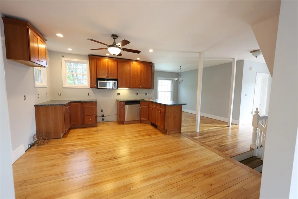 4 bed, 1 bath apartment for rent at 15 Warren Unit 2, Stoneham — photo 3 of 25