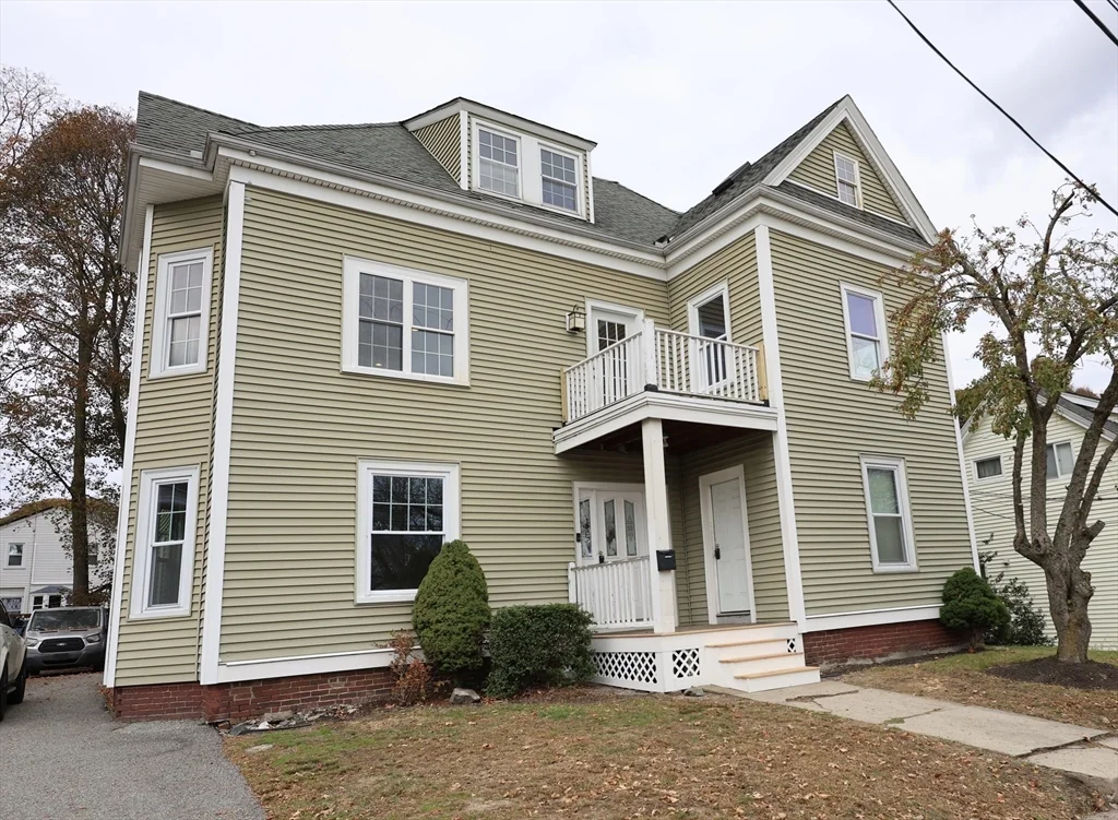 4 bed, 1 bath apartment for rent at 15 Warren Unit 2, Stoneham — photo 2 of 25