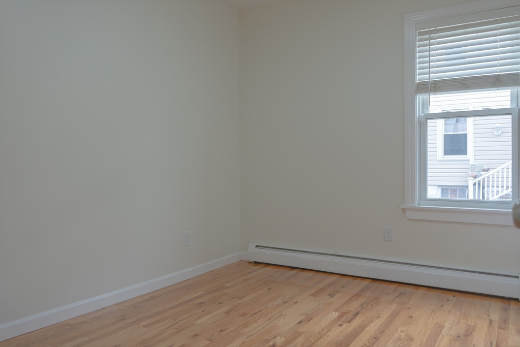 3 bed, 1 bath apartment for rent at 15 Washburn St Unit 1, New Bedford — photo 4 of 9