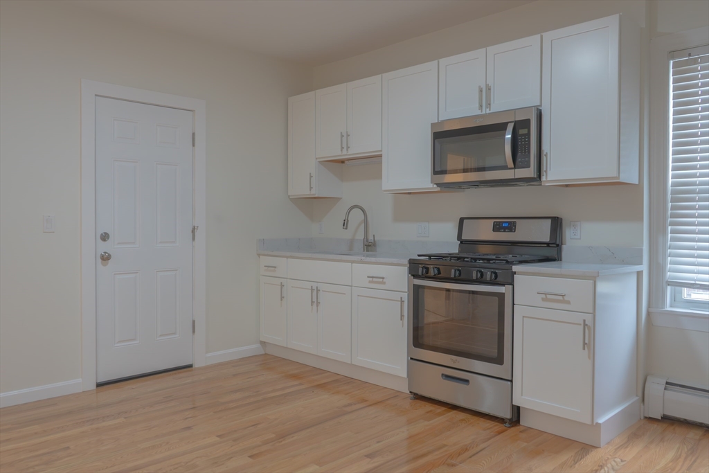 3 bed, 1 bath apartment for rent at 15 Washburn St Unit 1, New Bedford — photo 1 of 9