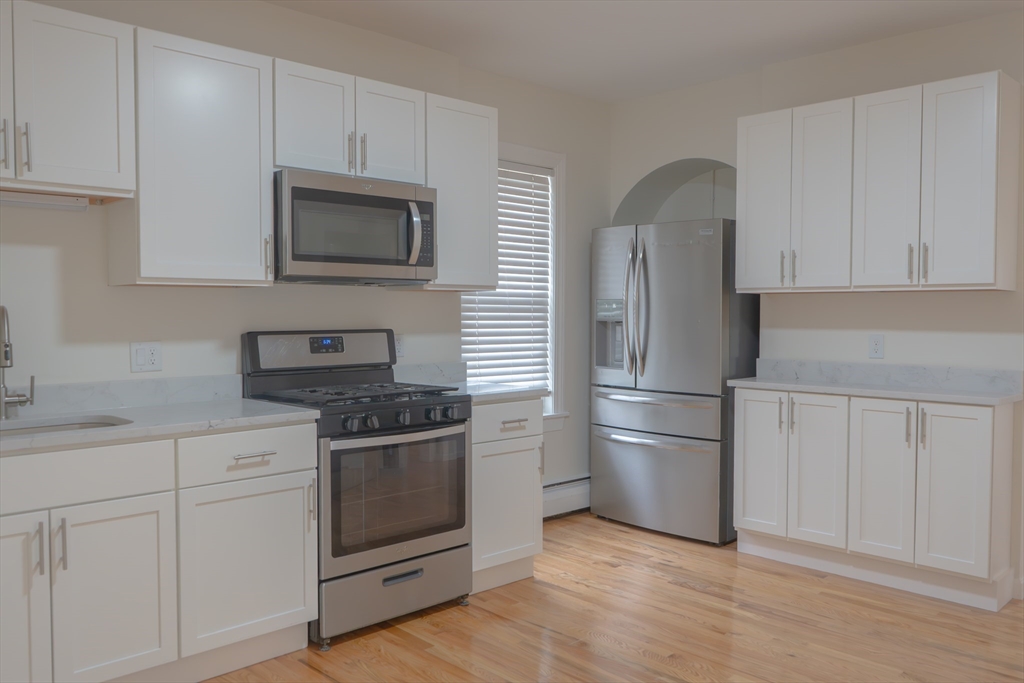 3 bed, 1 bath apartment for rent at 15 Washburn St Unit 1, New Bedford — photo 2 of 9