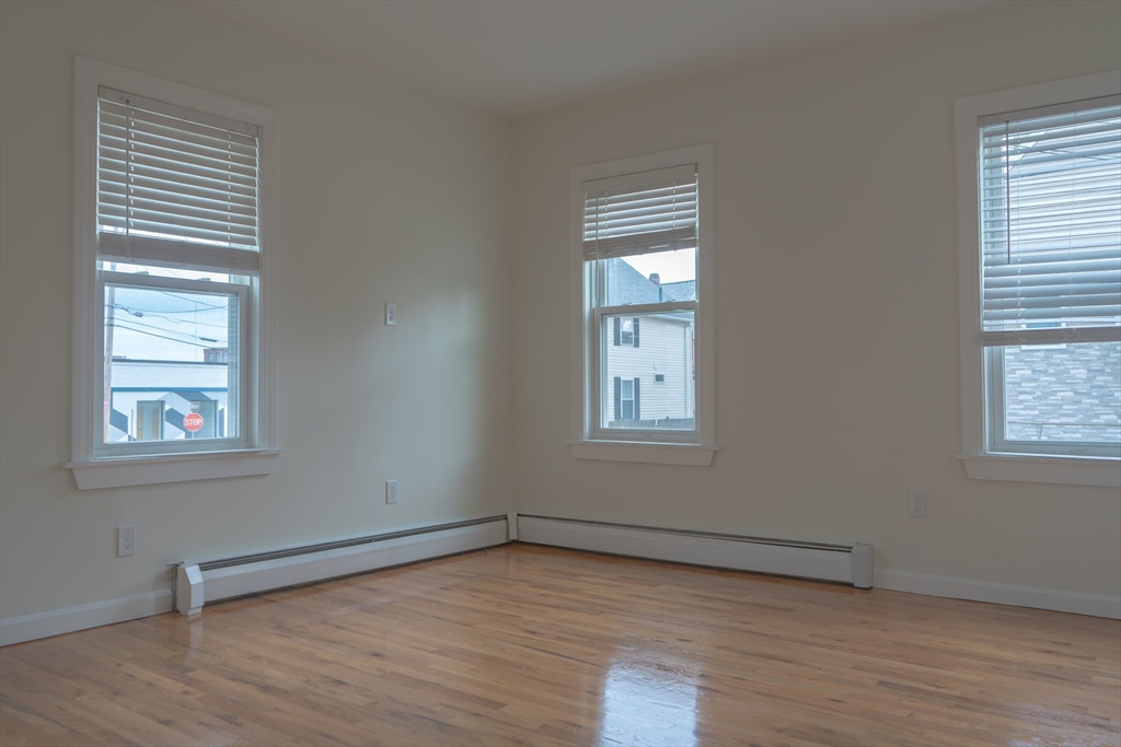3 bed, 1 bath apartment for rent at 15 Washburn St Unit 1, New Bedford — photo 3 of 9