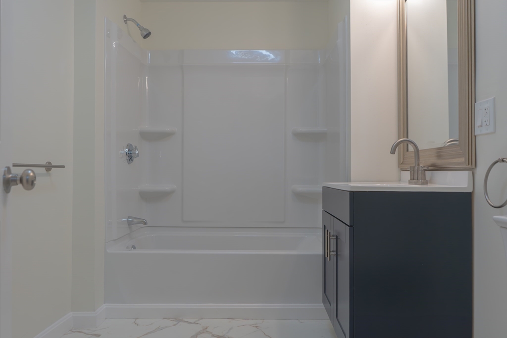 3 bed, 1 bath apartment for rent at 15 Washburn St Unit 1, New Bedford — photo 7 of 9