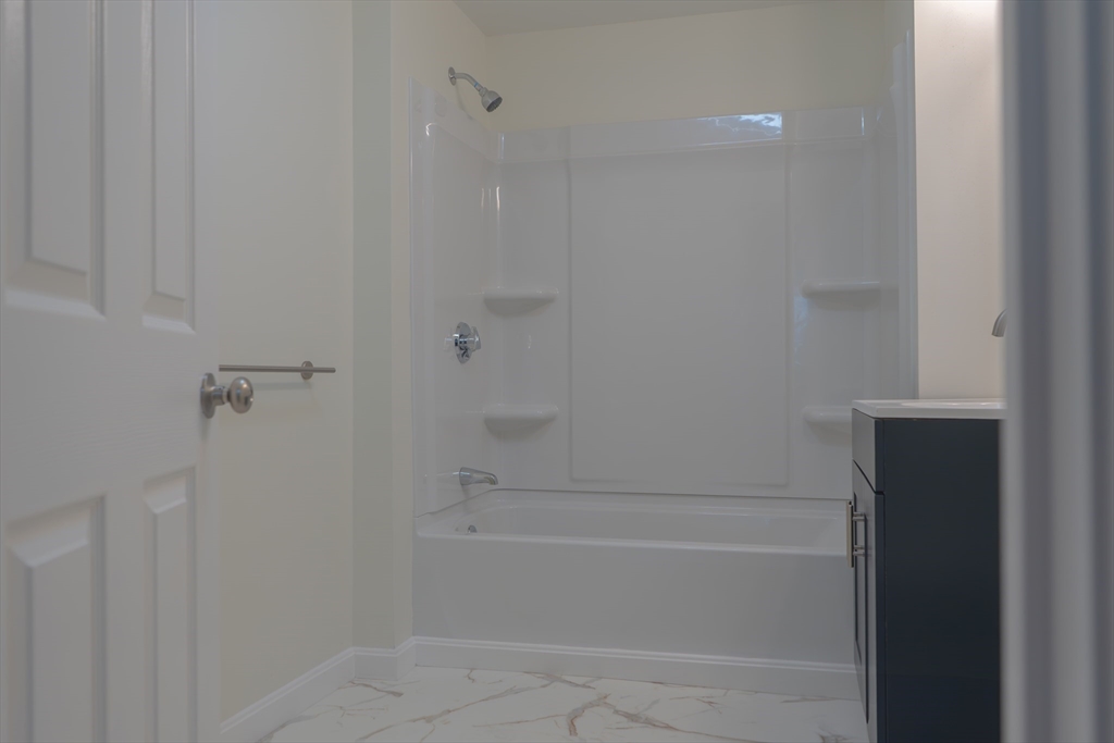 3 bed, 1 bath apartment for rent at 15 Washburn St Unit 1, New Bedford — photo 6 of 9