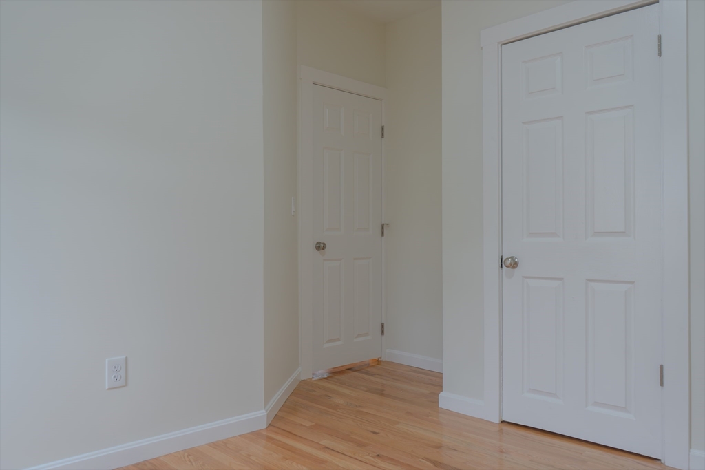 3 bed, 1 bath apartment for rent at 15 Washburn St Unit 1, New Bedford — photo 5 of 9