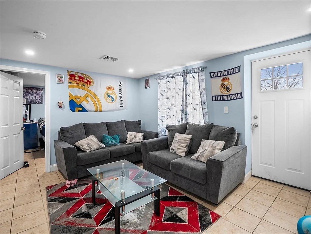 2 bed, 1 bath apartment for rent at 15 Washington Ave Unit 1, Revere — photo 2 of 7