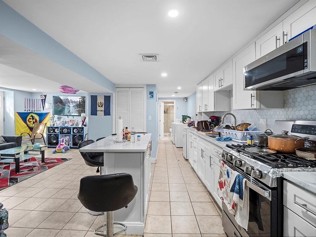 2 bed, 1 bath apartment for rent at 15 Washington Ave Unit 1, Revere — photo 3 of 7