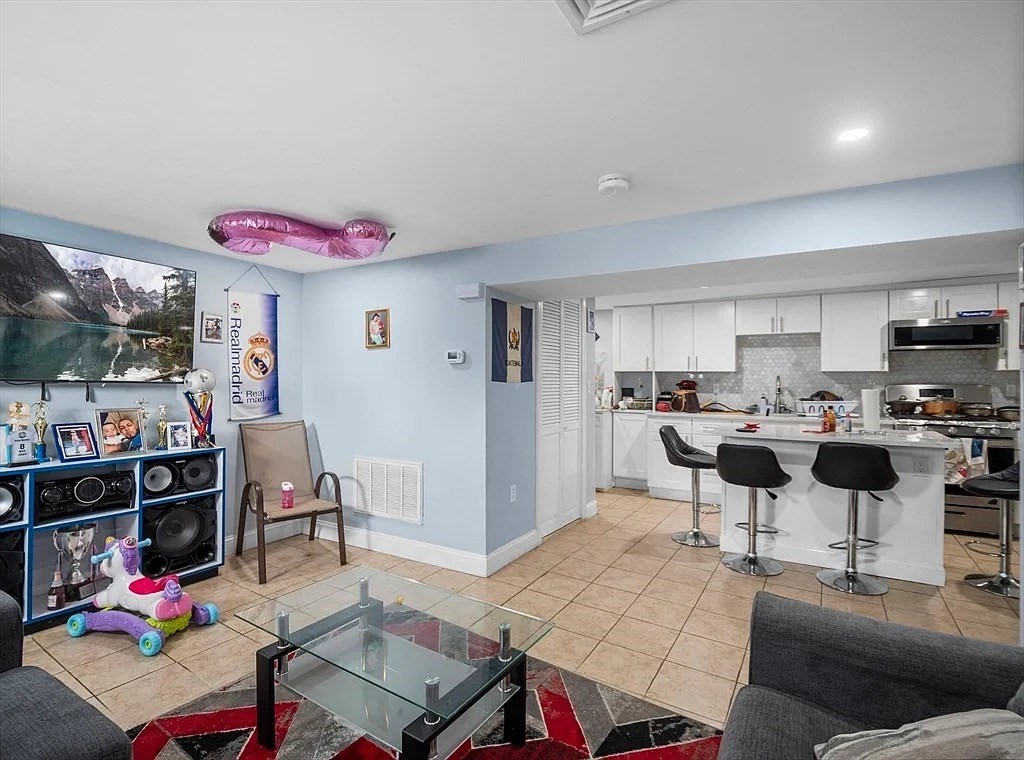 2 bed, 1 bath apartment for rent at 15 Washington Ave Unit 1, Revere — photo 4 of 7