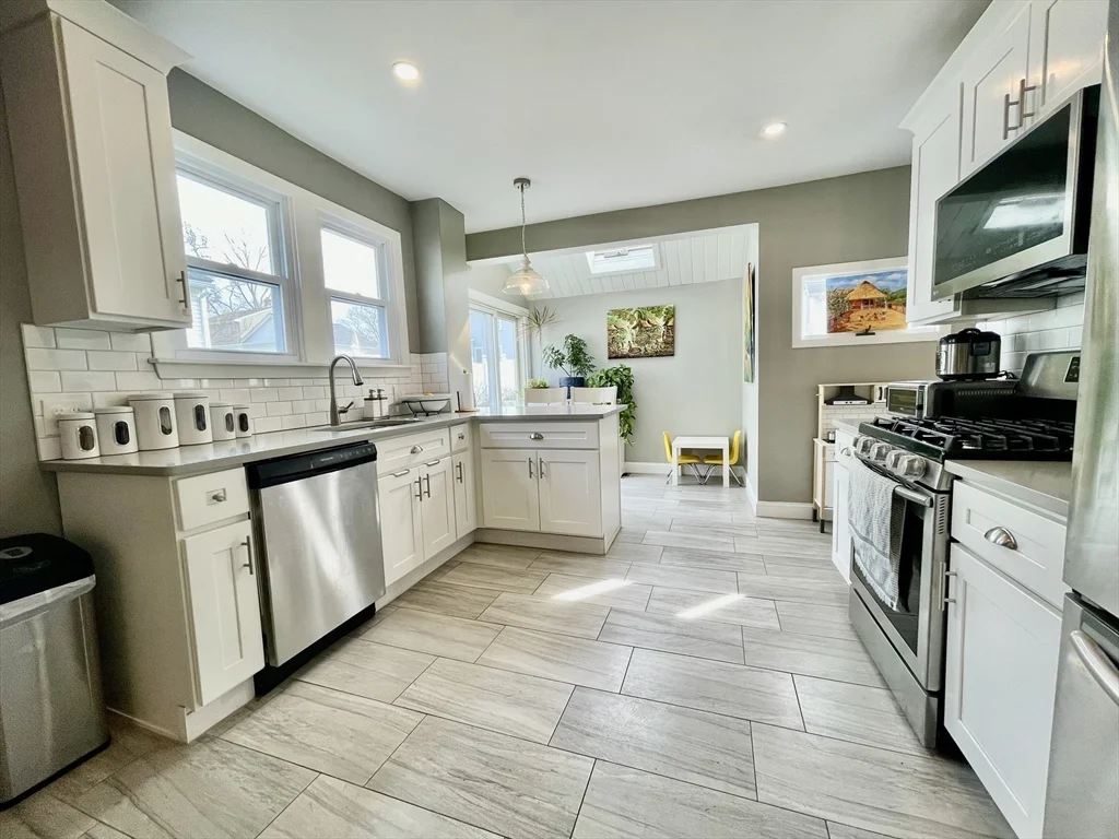 3 bed, 2 bath apartment for rent at 15 Wason St Unit 0, Medford — photo 4 of 21