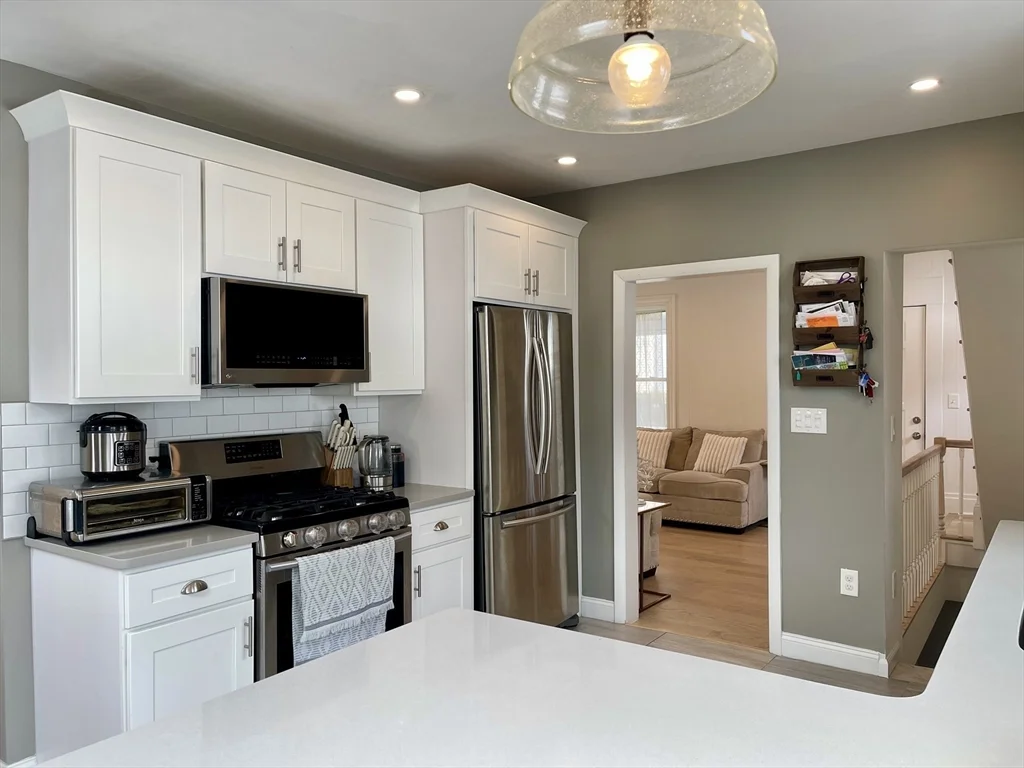 3 bed, 2 bath apartment for rent at 15 Wason St Unit 0, Medford — photo 3 of 21