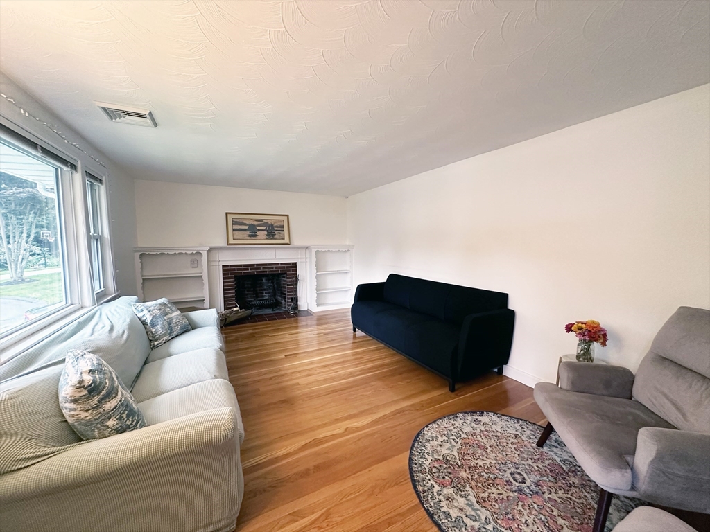 3 bed, 2 bath apartment for rent at 15 Wayland Rd Unit 0, Wakefield — photo 2 of 18