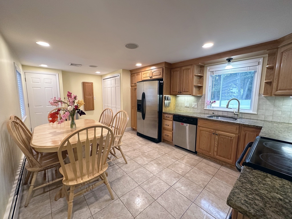 3 bed, 2 bath apartment for rent at 15 Wayland Rd Unit 0, Wakefield — photo 4 of 18