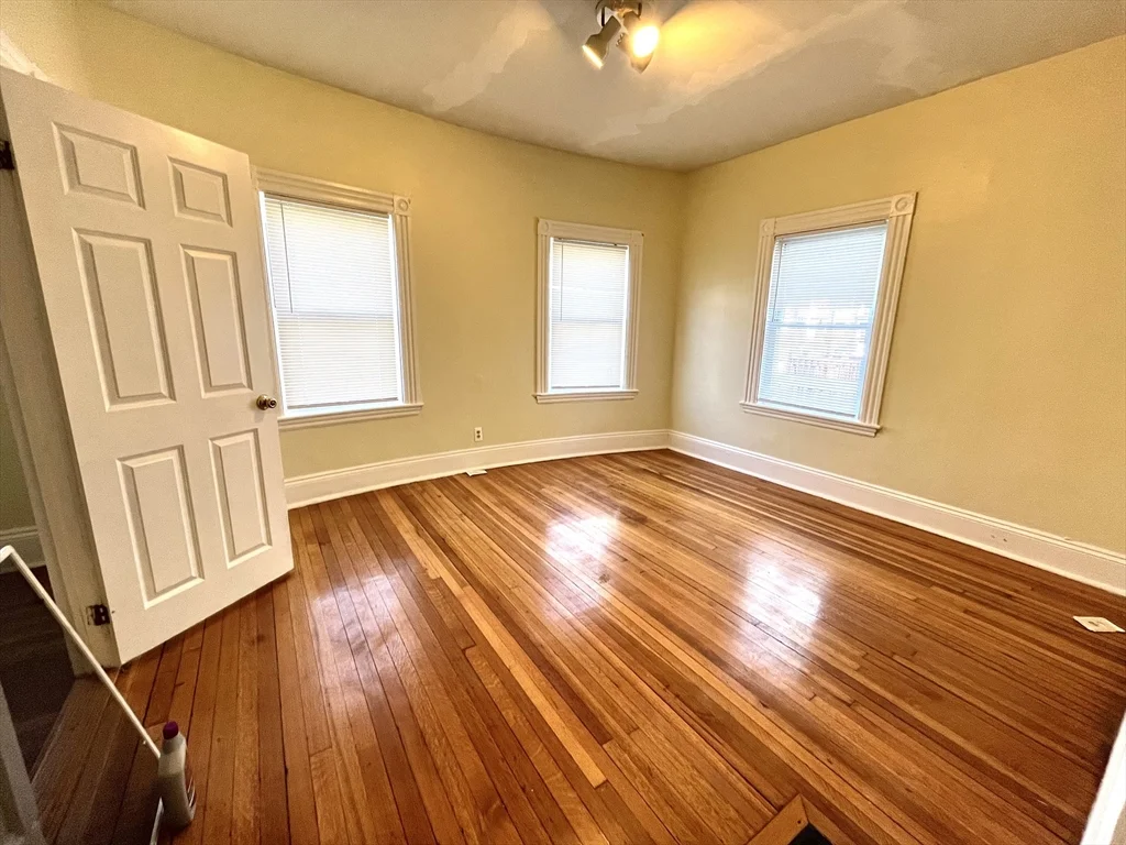 3 bed, 1 bath apartment for rent at 15 Wentworth Unit 1, Dorchester — photo 5 of 14