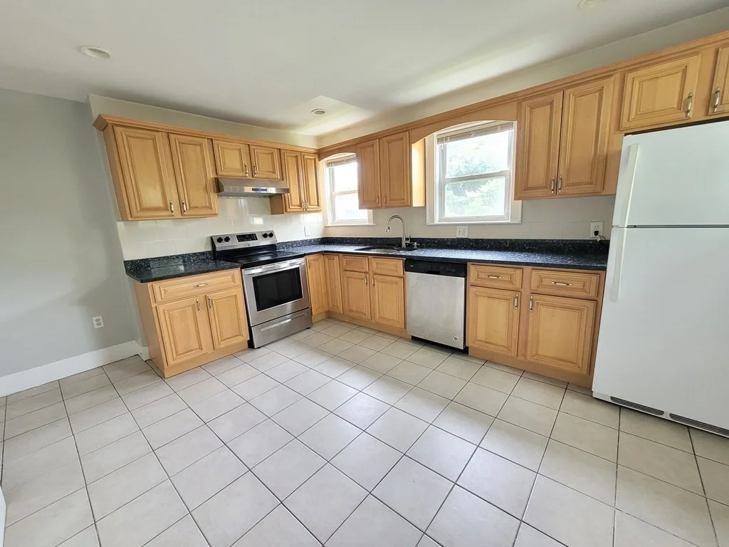 3 bed, 1 bath apartment for rent at 15 West St Unit 15, Braintree — photo 6 of 15