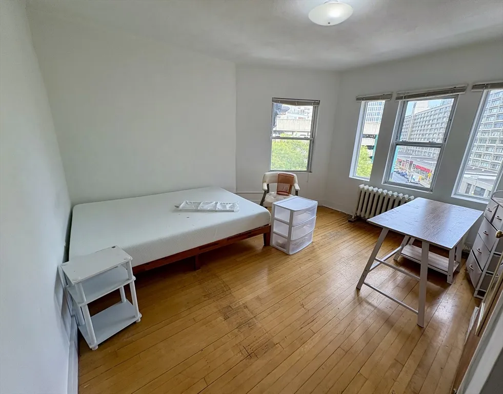 2 bed, 1 bath apartment for rent at 15 Westland Ave Unit 506, Fenway