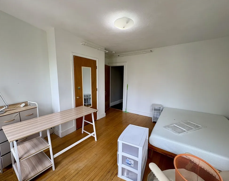 2 bed, 1 bath apartment for rent at 15 Westland Ave Unit 506, Fenway — photo 3 of 11