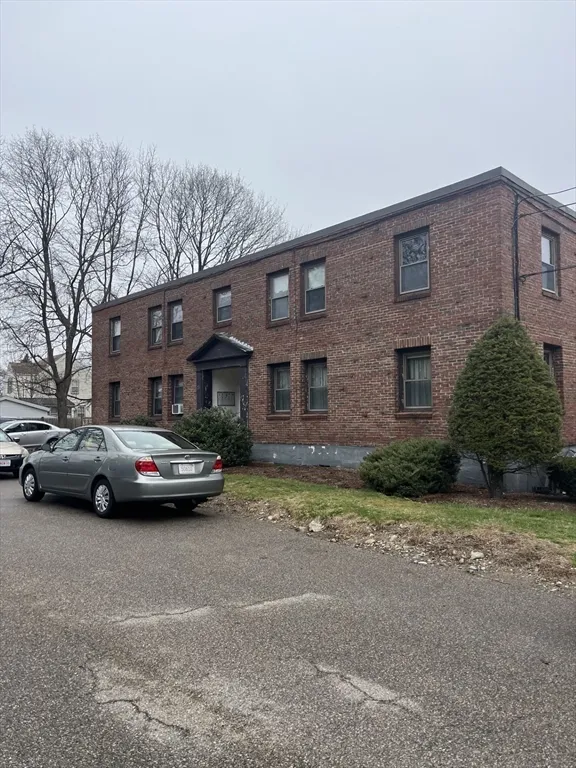 2 bed, 1 bath apartment for rent at 15 Weston Ct Unit 4, Braintree