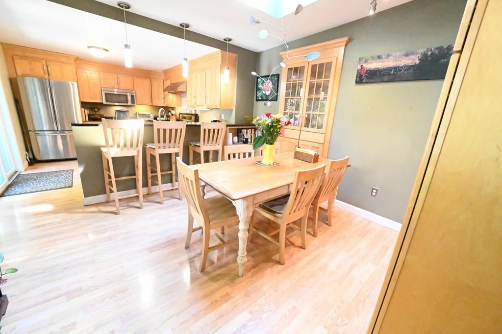 4 bed, 3 bath apartment for rent at 15 White Pl Unit 15, Brookline — photo 2 of 16