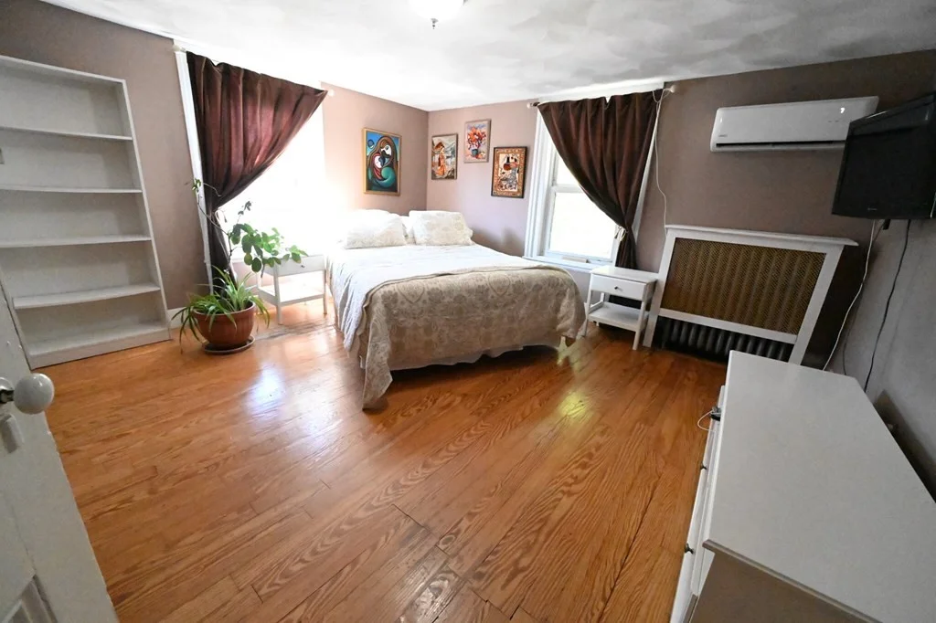4 bed, 3 bath apartment for rent at 15 White Pl Unit 15, Brookline — photo 12 of 16