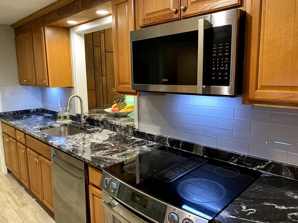 4 bed, 2 bath apartment for rent at 15 Winchester Dr Unit -, Lexington — photo 16 of 33