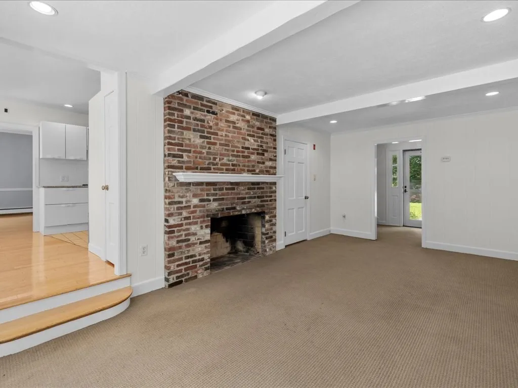 5 bed, 3 bath apartment for rent at 15 Woodridge Rd, Dover — photo 10 of 24