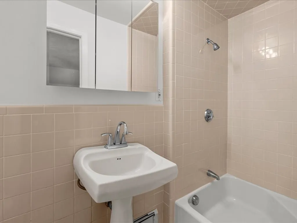 5 bed, 3 bath apartment for rent at 15 Woodridge Rd, Dover — photo 19 of 24