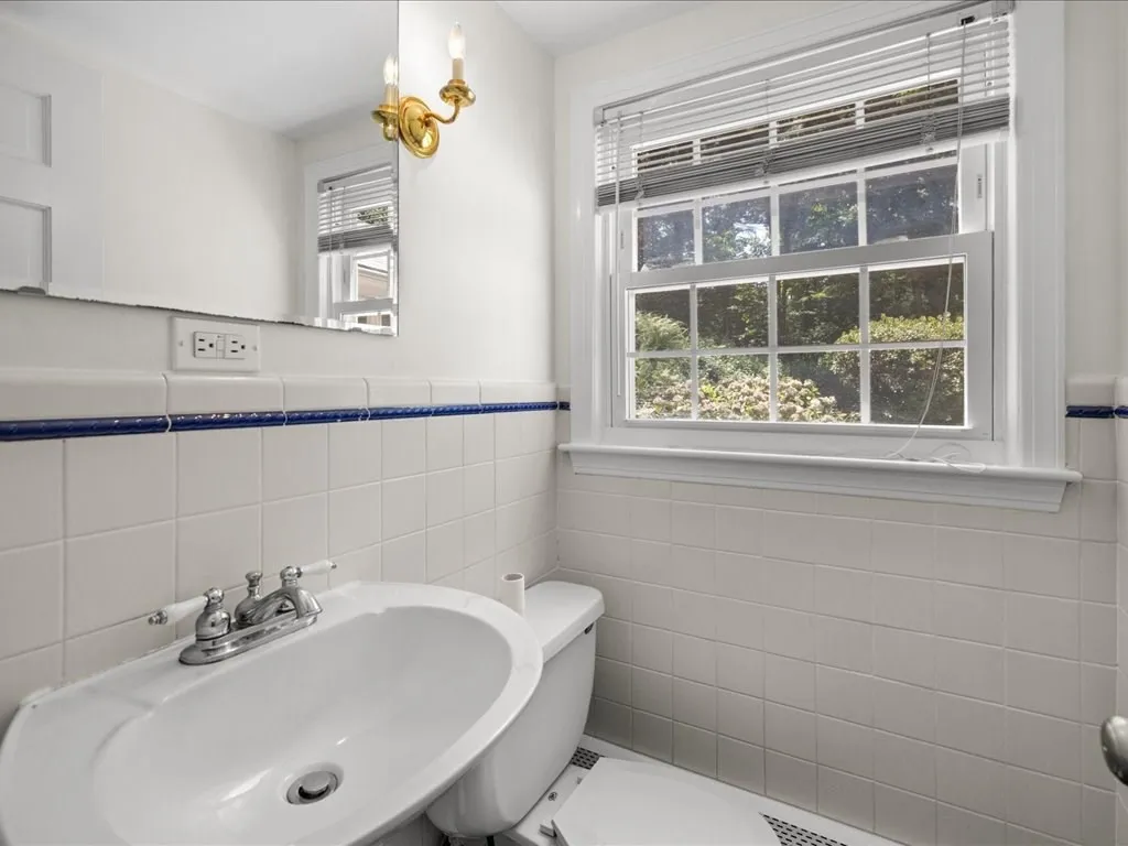 5 bed, 3 bath apartment for rent at 15 Woodridge Rd, Dover — photo 11 of 24