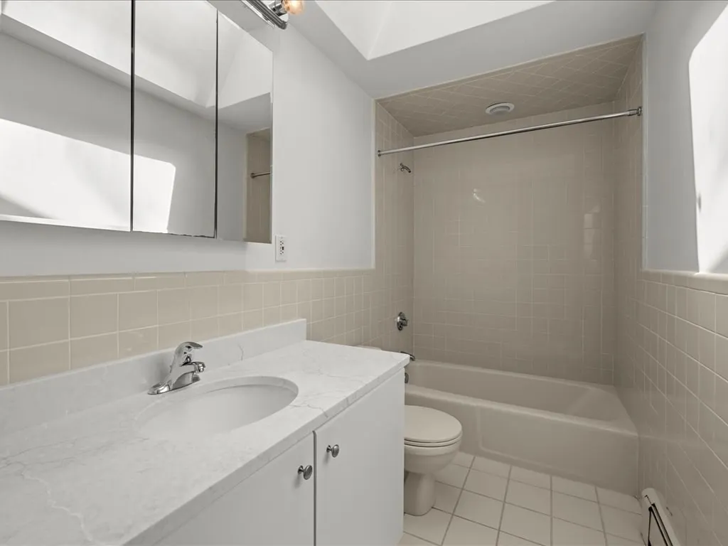5 bed, 3 bath apartment for rent at 15 Woodridge Rd, Dover — photo 16 of 24