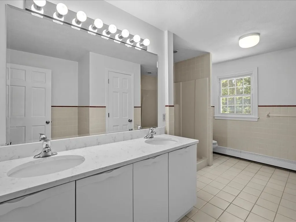 5 bed, 3 bath apartment for rent at 15 Woodridge Rd, Dover — photo 15 of 24