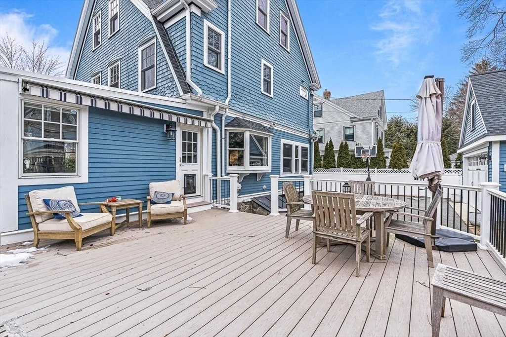 5 bed, 3 bath apartment for rent at 15 Yale St, Winchester — photo 37 of 42