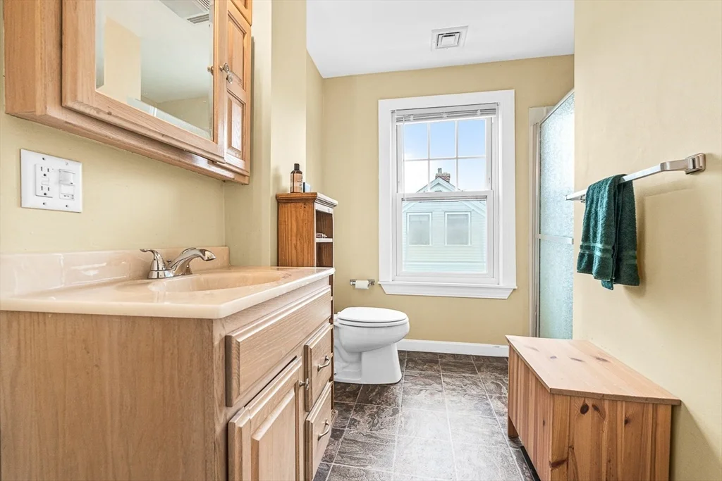5 bed, 3 bath apartment for rent at 15 Yale St, Winchester — photo 30 of 42