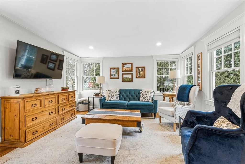 5 bed, 3 bath apartment for rent at 15 Yale St, Winchester — photo 12 of 42