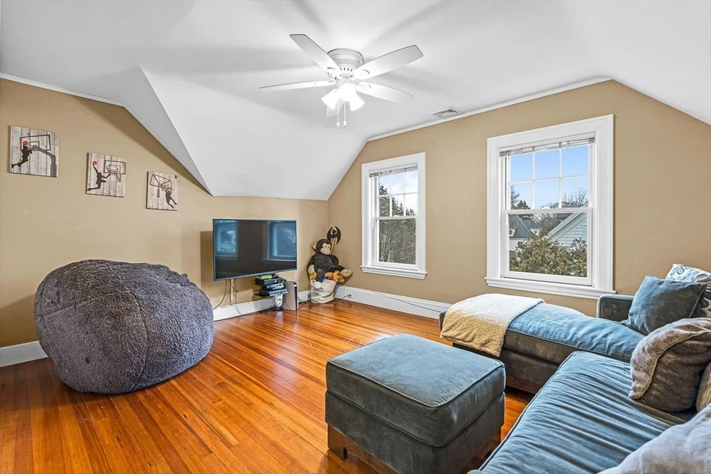 5 bed, 3 bath apartment for rent at 15 Yale St, Winchester — photo 27 of 42
