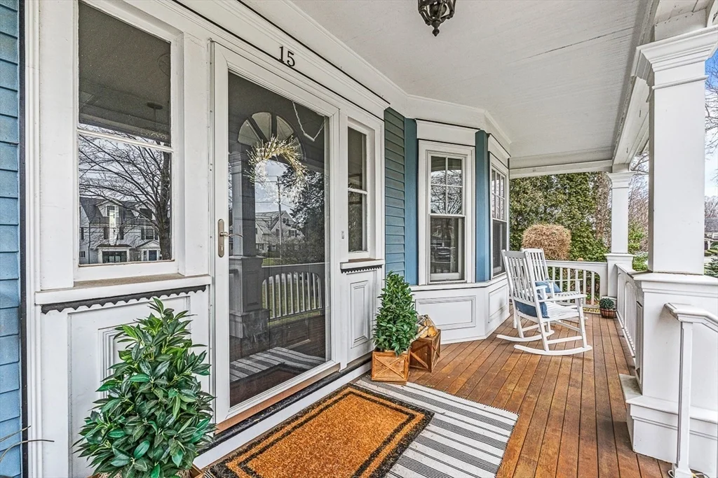 5 bed, 3 bath apartment for rent at 15 Yale St, Winchester — photo 1 of 42