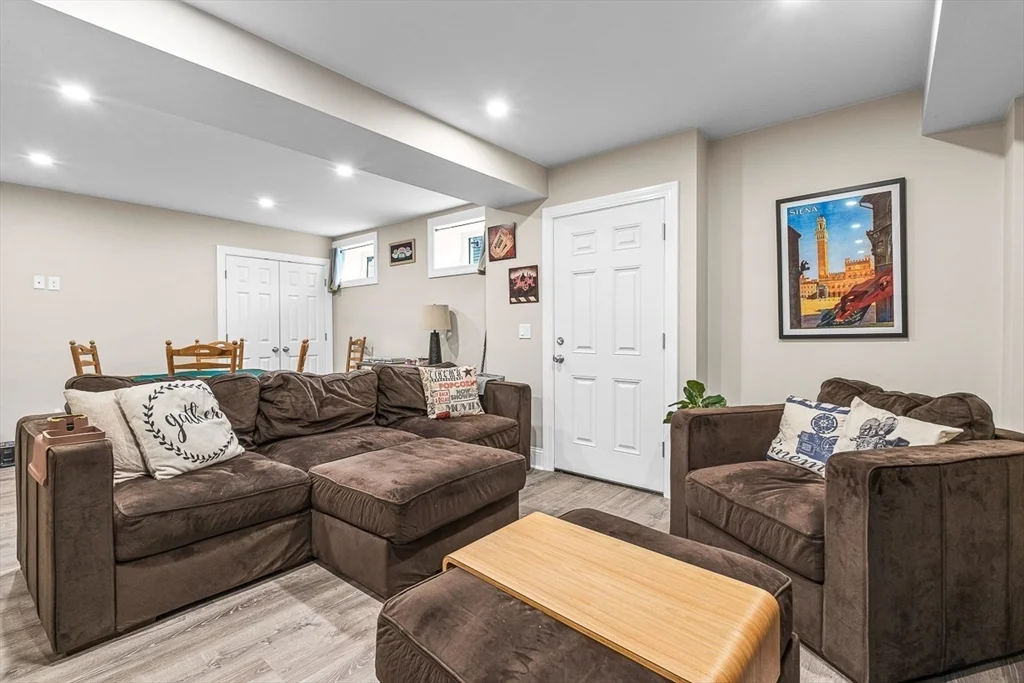 5 bed, 3 bath apartment for rent at 15 Yale St, Winchester — photo 34 of 42